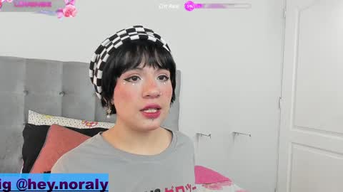 Snapshot of hey_noraly chatting on January 2025 01:21:02 PM Noraly online show from January 2025 01:21:02 PM