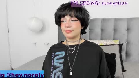 Snapshot of hey_noraly chatting on February 2025 04:41:02 AM Noraly online show from February 2025 04:41:02 AM