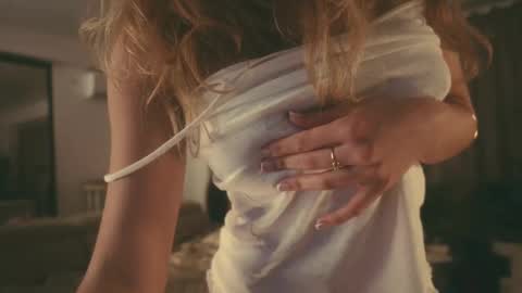 Snapshot of heybanan chatting on February 2025 11:43:02 PM Alina online show from February 2025 11:43:02 PM