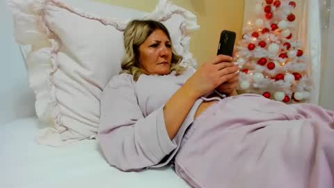 Snapshot of heyheygrey chatting on December 2024 02:31:02 PM Heyheygrey online show from December 2024 02:31:02 PM
