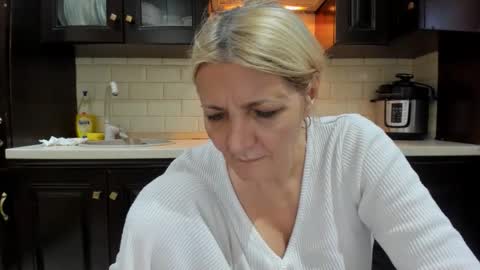Snapshot of heyheygrey chatting on September 2025 07:43:01 AM Heyheygrey online show from September 2025 07:43:01 AM