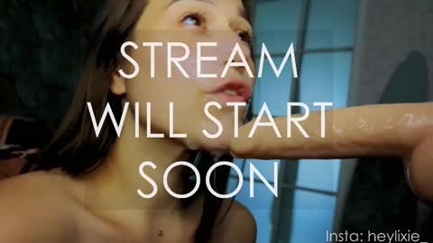 Snapshot of heylixie_ chatting on September 2025 12:54:02 AM Li online show from September 2025 12:54:02 AM