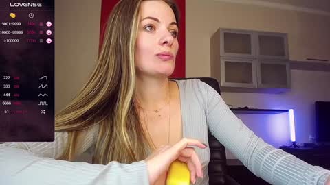 Lina online show from December 2024 11:33:02 AM