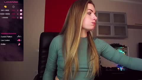 Lina online show from December 2024 05:15:02 PM