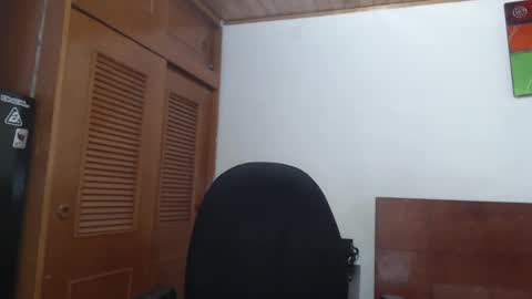 Snapshot of hilari18 chatting on January 2025 03:17:01 AM hilaril18 online show from January 2025 03:17:01 AM