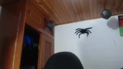 hilaril18 online show from October 2025 12:21:02 AM