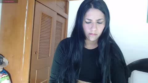 hilaril18 online show from November 2025 04:07:02 PM