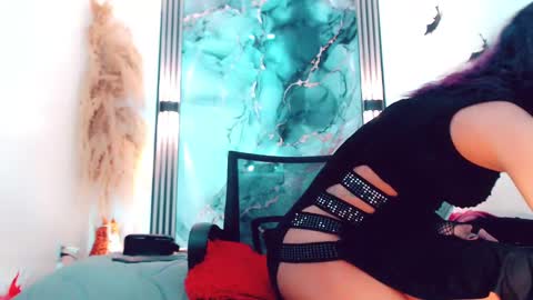 Hilary Avilan online show from September 2025 07:13:01 PM