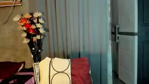 Snapshot of hilarymolly chatting on April 2026 12:29:02 PM hilarymolly online show from April 2026 12:29:02 PM