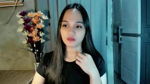 Snapshot of hilarymolly chatting on May 2026 05:50:02 PM hilarymolly online show from May 2026 05:50:02 PM