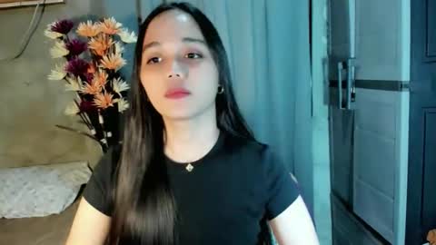 Snapshot of hilarymolly chatting on May 2026 06:24:01 PM hilarymolly online show from May 2026 06:24:01 PM