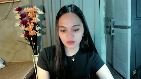 Snapshot of hilarymolly chatting on May 2026 06:35:01 PM hilarymolly online show from May 2026 06:35:01 PM