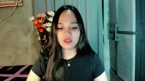 Snapshot of hilarymolly chatting on June 2026 06:14:01 PM hilarymolly online show from June 2026 06:14:01 PM