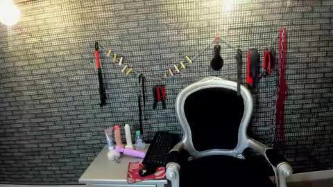 Hillary  online show from March 2026 04:17:01 AM