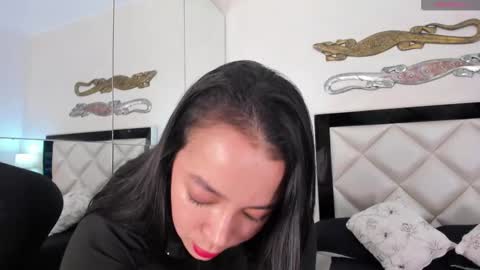 Snapshot of hillary_chen chatting on September 2025 07:35:01 PM Hillary online show from September 2025 07:35:01 PM