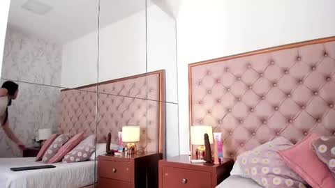 Hillary online show from October 2025 11:42:01 AM