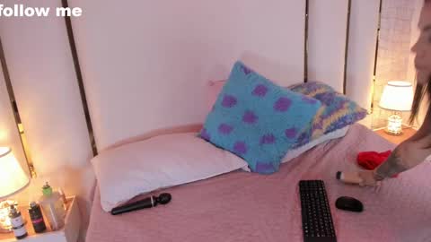 Snapshot of hillary_uckerman_ chatting on February 2025 01:55:01 AM Hillary online show from February 2025 01:55:01 AM
