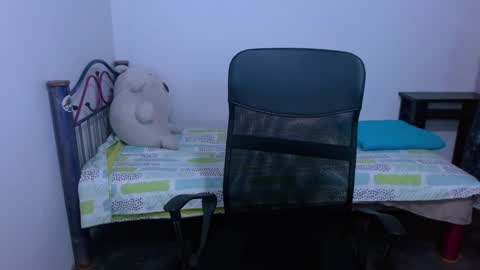 Snapshot of hinata_9 chatting on October 2025 04:12:01 AM 0600AM-1100AM - online show from October 2025 04:12:01 AM