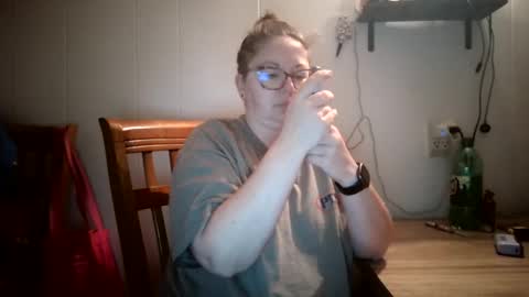 Snapshot of hippihope420 chatting on October 2025 12:49:01 PM Bella online show from October 2025 12:49:01 PM