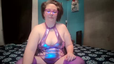 Snapshot of hippihope420 chatting on November 2025 03:45:02 AM Bella online show from November 2025 03:45:02 AM