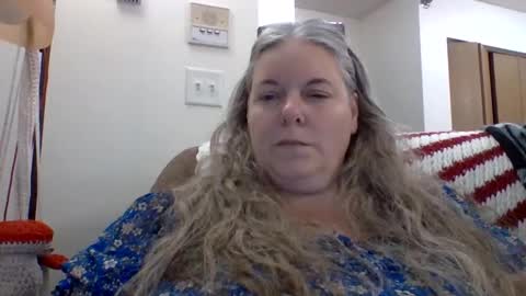 hippysnewhere online show from May 2026 03:25:02 AM