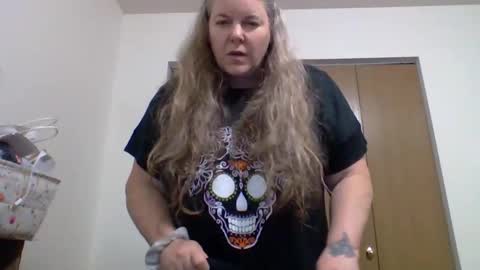 hippysnewhere online show from May 2026 08:32:01 AM