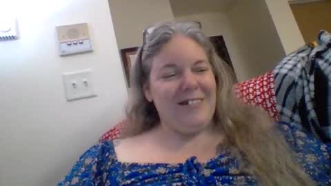 hippysnewhere online show from June 2026 09:04:02 AM