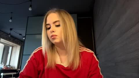 Mia online show from April 2026 09:13:01 AM