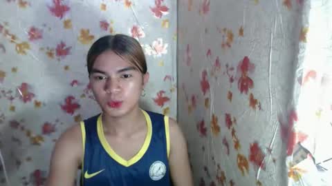 Snapshot of hoelykarina chatting on March 2026 02:04:02 AM Karina3 online show from March 2026 02:04:02 AM