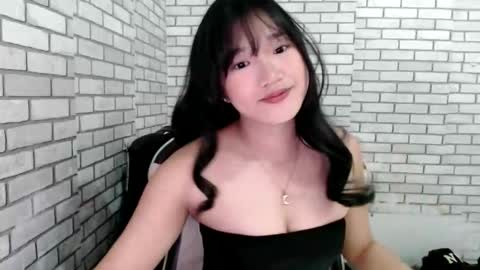 Snapshot of hoelykarina chatting on April 2026 04:45:01 AM Karina3 online show from April 2026 04:45:01 AM