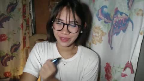 Snapshot of hoelykarrie chatting on February 2026 04:47:02 PM Karrie3 online show from February 2026 04:47:02 PM