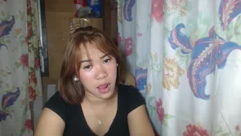 Snapshot of hoelykarrie chatting on March 2026 04:25:01 PM Karrie3 online show from March 2026 04:25:01 PM