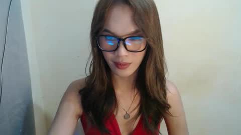 Snapshot of hoelylaylia chatting on March 2026 02:50:01 PM Laylia3 online show from March 2026 02:50:01 PM