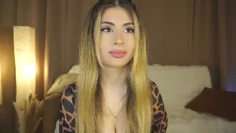 Snapshot of holayoula chatting on July 2026 08:10:02 AM Moni Monica online show from July 2026 08:10:02 AM