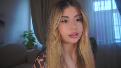 Snapshot of holayoula chatting on July 2026 08:12:02 AM Moni Monica online show from July 2026 08:12:02 AM