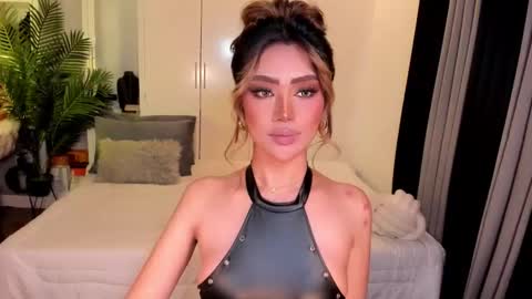 Snapshot of holee_laura chatting on October 2025 02:24:01 AM Ms. Laura online show from October 2025 02:24:01 AM