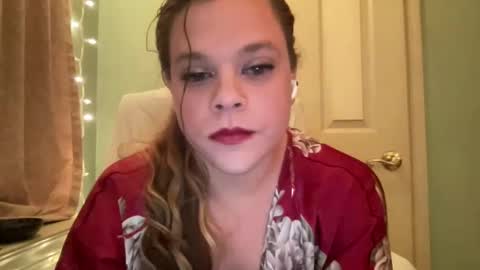 Snapshot of holly23hopefull chatting on December 2024 09:51:01 AM Hollys Drive threw Side Of CB. online show from December 2024 09:51:01 AM