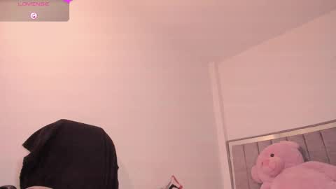 holly_16 online show from March 2026 07:52:02 PM