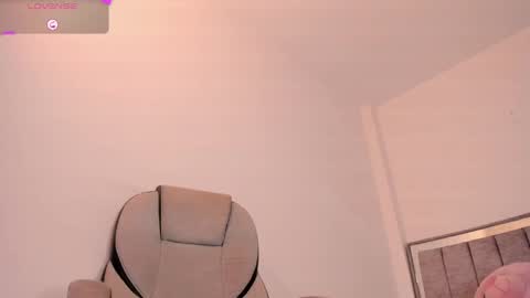holly_16 online show from June 2026 11:32:01 PM