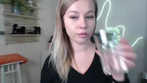 Holly online show from December 2024 01:51:02 AM