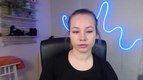 Holly online show from December 2024 10:15:02 AM