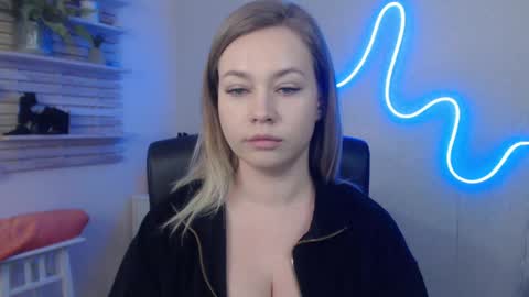 Holly online show from January 2025 09:39:01 AM