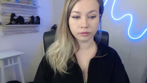 Holly online show from January 2025 04:37:02 AM