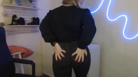 Holly online show from February 2025 05:14:01 AM