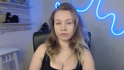 Holly online show from February 2025 05:16:01 AM