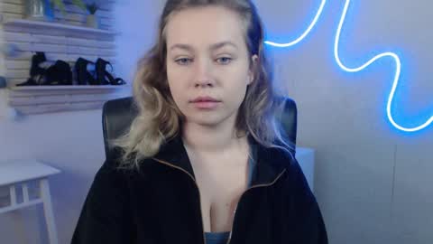 Holly online show from February 2025 02:12:01 AM