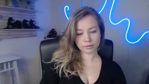 Holly online show from February 2025 02:12:02 AM