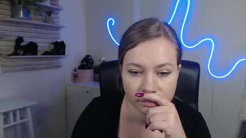 Holly online show from February 2025 06:40:01 AM