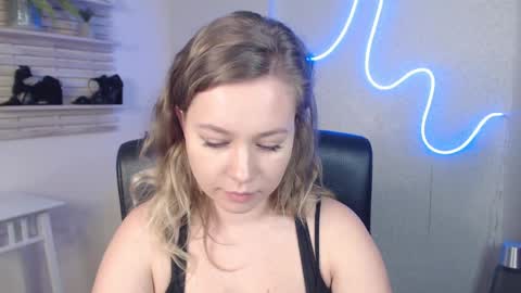 Holly online show from March 2025 04:24:01 AM