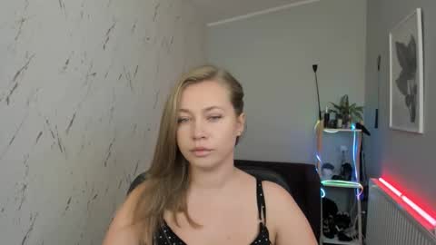 Holly online show from September 2025 04:29:02 PM